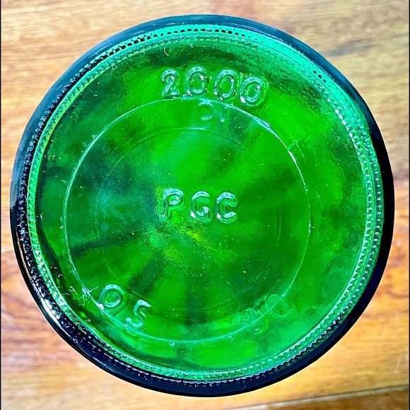 ▪️VTG▪️Curved Beveled Green Glass Vase - Picture 5 of 5